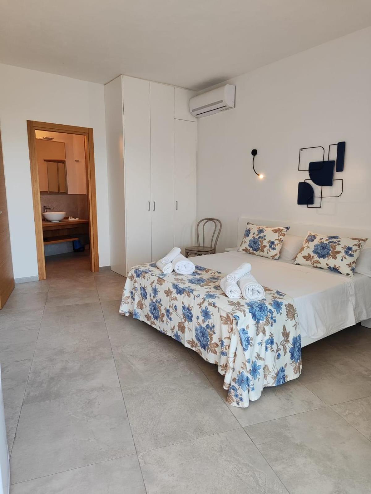 Rooms, Affittacamere Maksim Golfo Aranci Exteriér fotografie