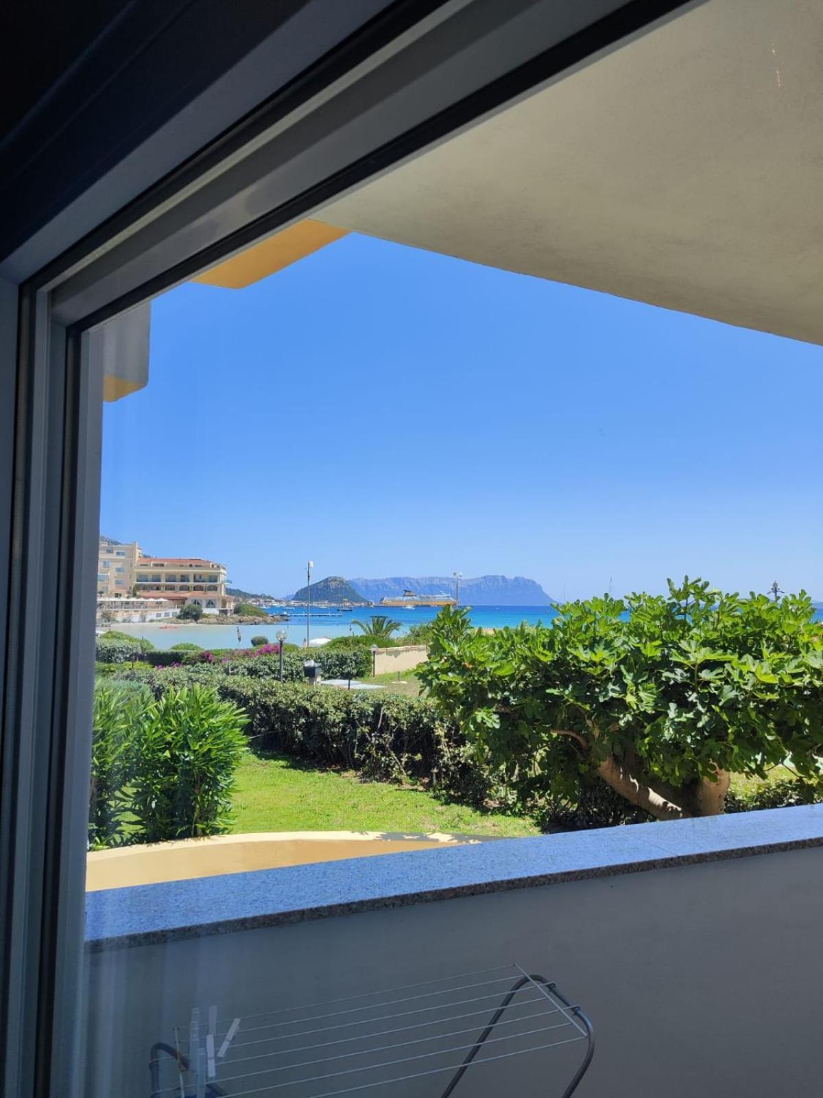 Rooms, Affittacamere Maksim Golfo Aranci Exteriér fotografie