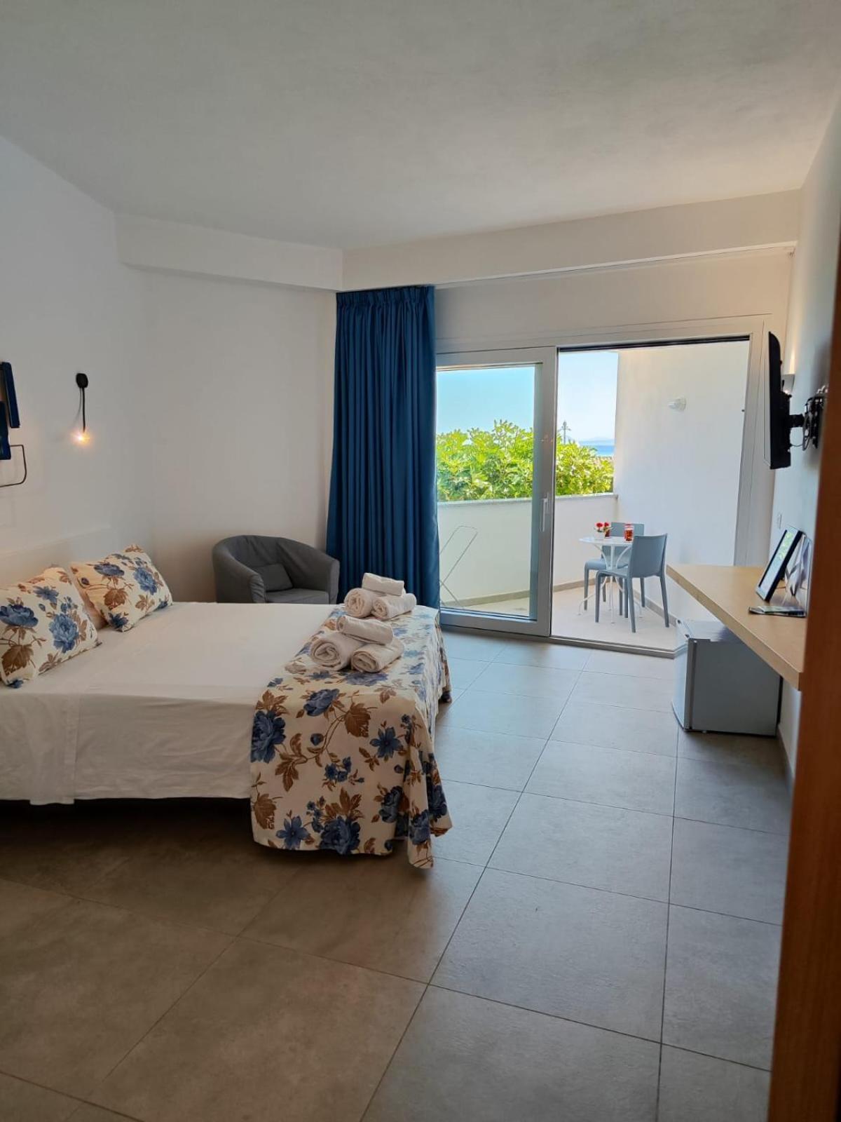 Rooms, Affittacamere Maksim Golfo Aranci Exteriér fotografie