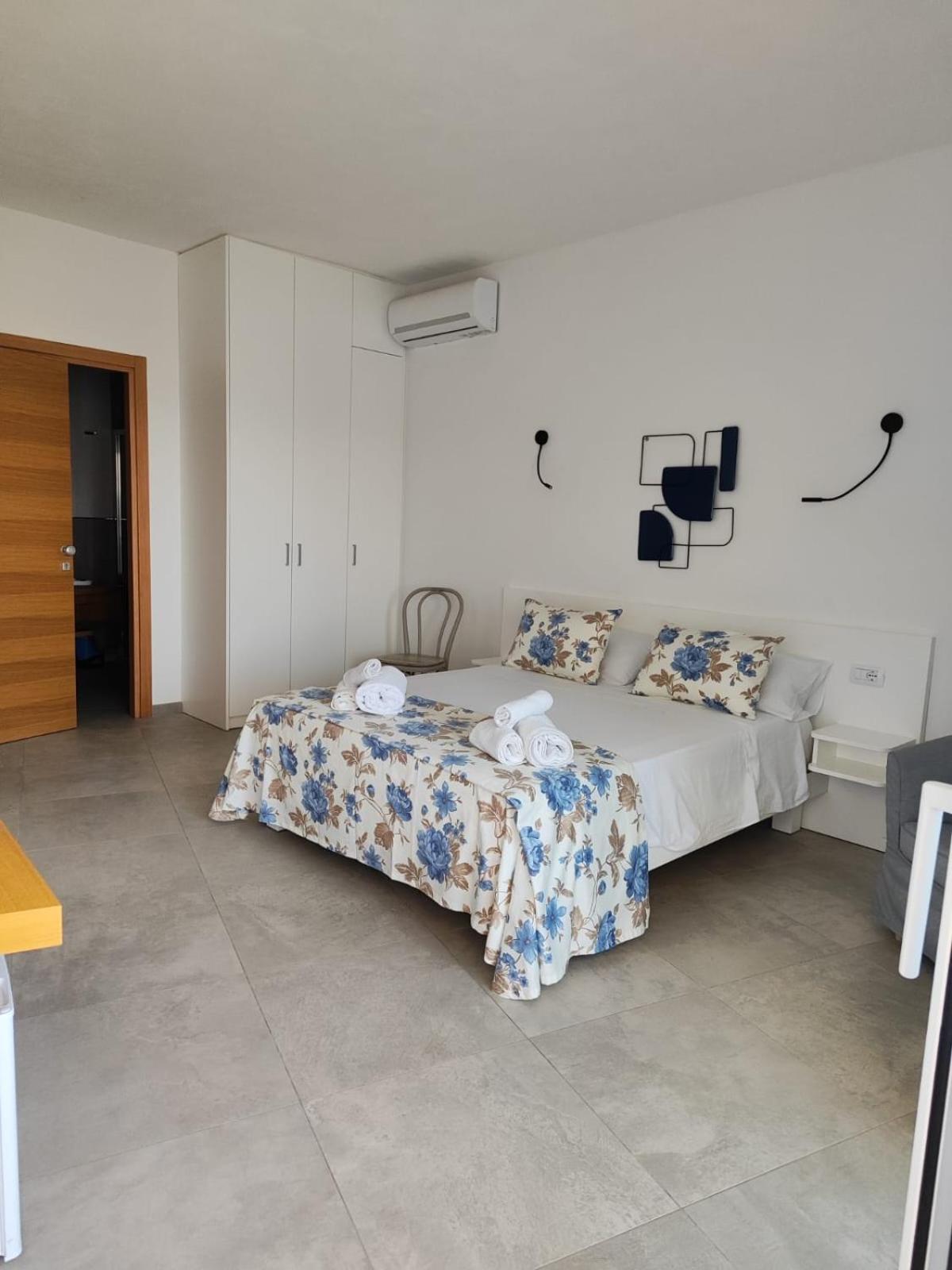 Rooms, Affittacamere Maksim Golfo Aranci Exteriér fotografie