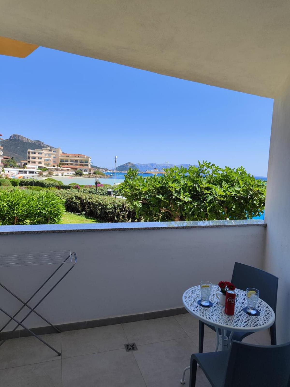 Rooms, Affittacamere Maksim Golfo Aranci Exteriér fotografie