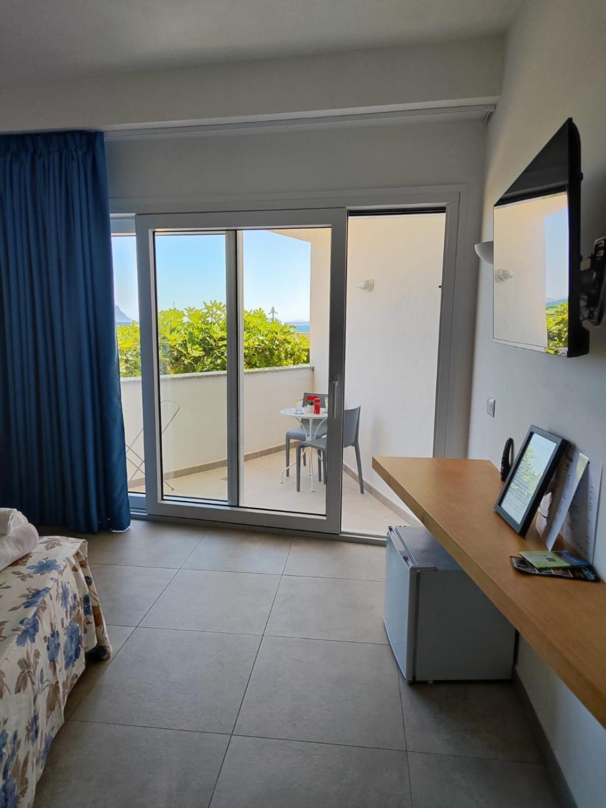Rooms, Affittacamere Maksim Golfo Aranci Exteriér fotografie