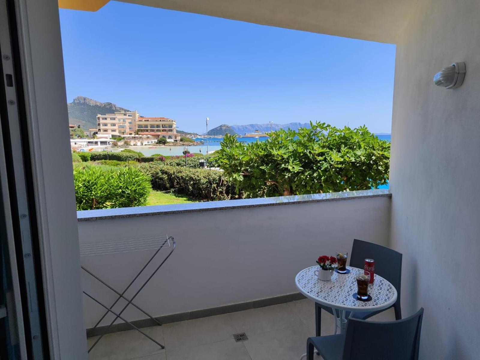 Rooms, Affittacamere Maksim Golfo Aranci Exteriér fotografie