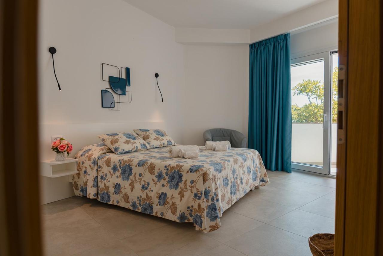 Rooms, Affittacamere Maksim Golfo Aranci Exteriér fotografie