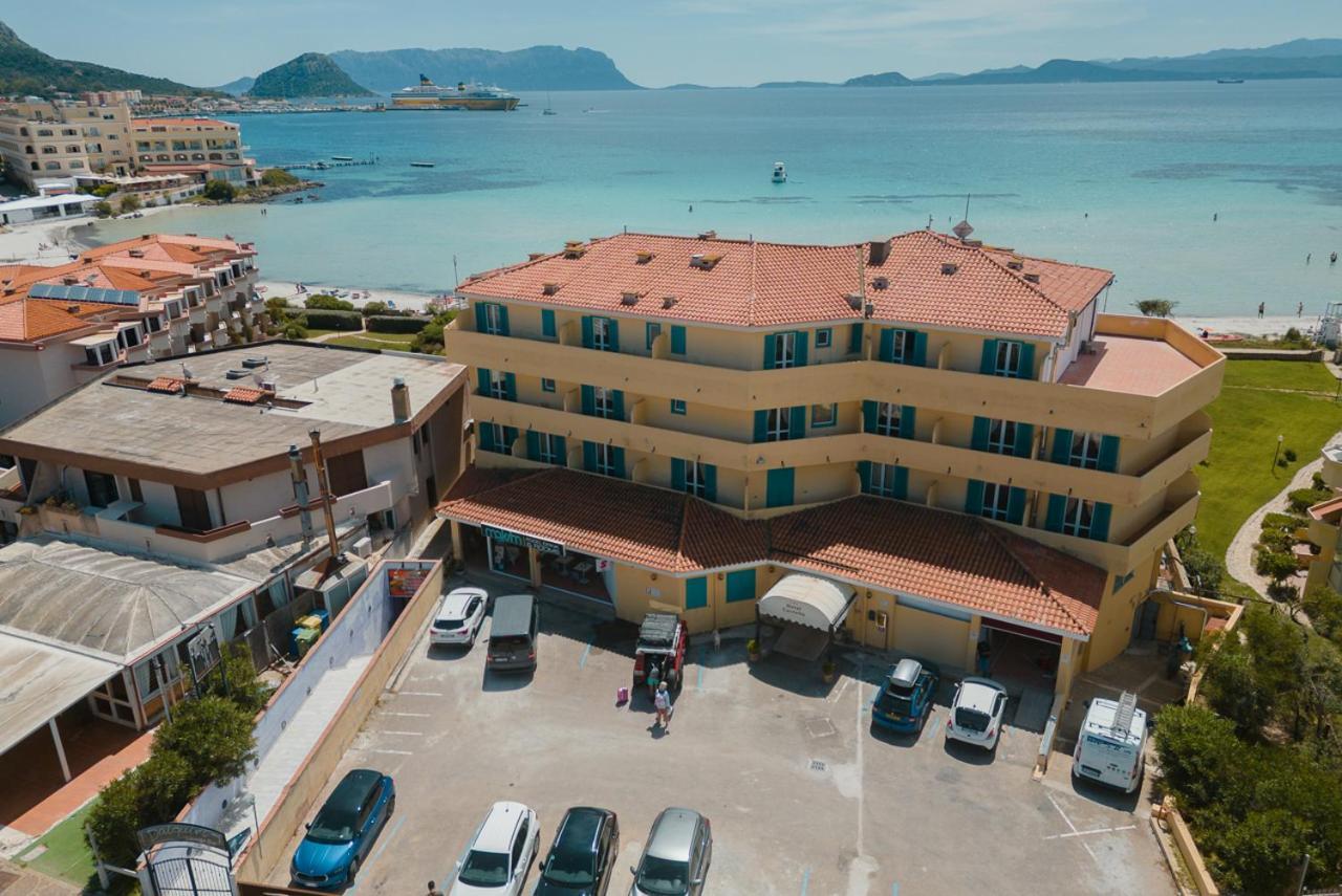 Rooms, Affittacamere Maksim Golfo Aranci Exteriér fotografie